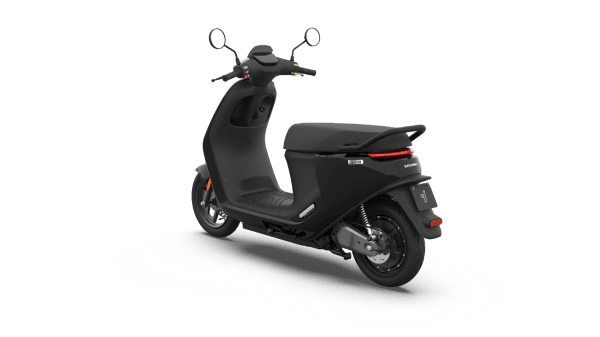 SEGWAY E110S_Phantom-Black-Glossy ELEKTRISCHE SCOOTER