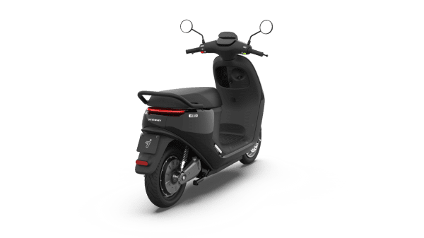 SEGWAY E110S_Phantom-Black-Glossy ELEKTRISCHE SCOOTER